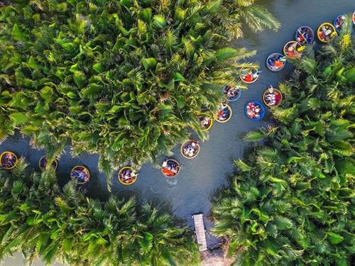 Enjoyable experience with the Bay Mau Coconut Forest tour: ride a basket boat and enjoy the scenery